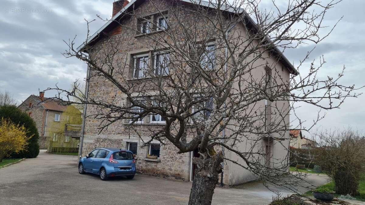 Maison à SAINT-ROMAIN-LACHALM