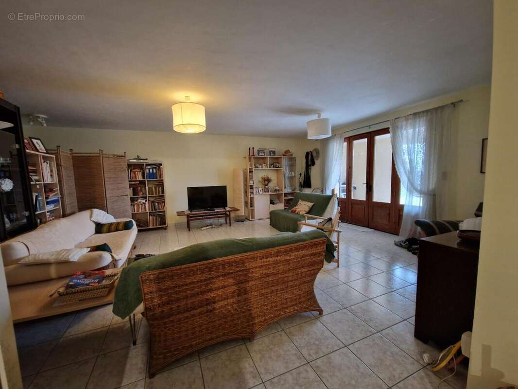 Maison 3 chambres avec grand terrain, piscine et Belle Vue. - photo 14