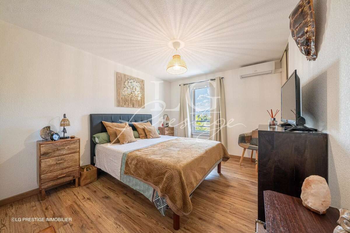 Appartement à MANDELIEU-LA-NAPOULE