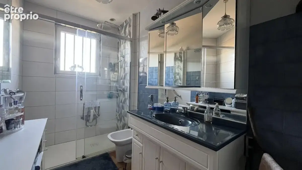 Pavillon sur 1344 m² de terrain avec piscine carrelée de 4 x 8 m - photo 9