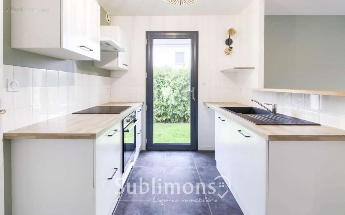 Maison à LA TRINITE-SURZUR