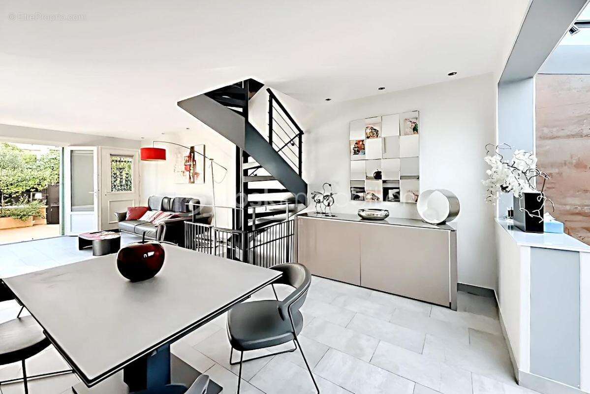 Maison à PARIS-19E