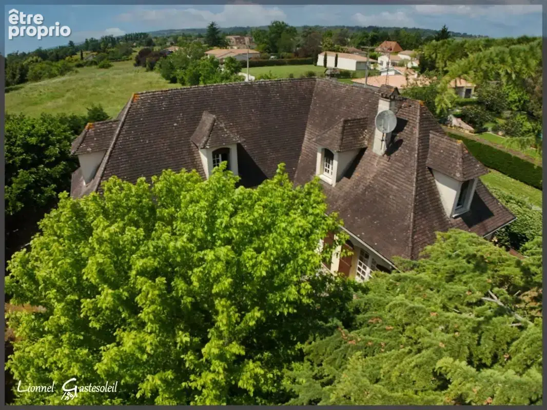 Périgourdine idéalement située 5 chambres sur un beau terrain Paysager à Pineuilh (33) - photo 3