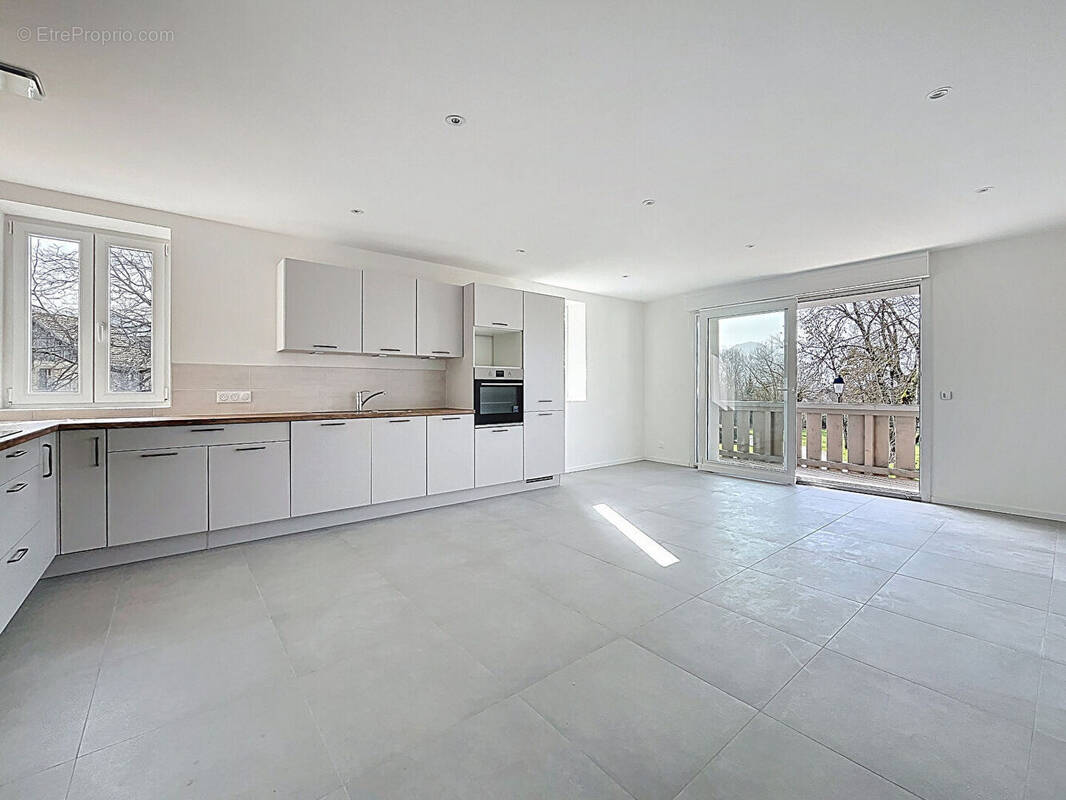 Appartement à CONTAMINE-SUR-ARVE