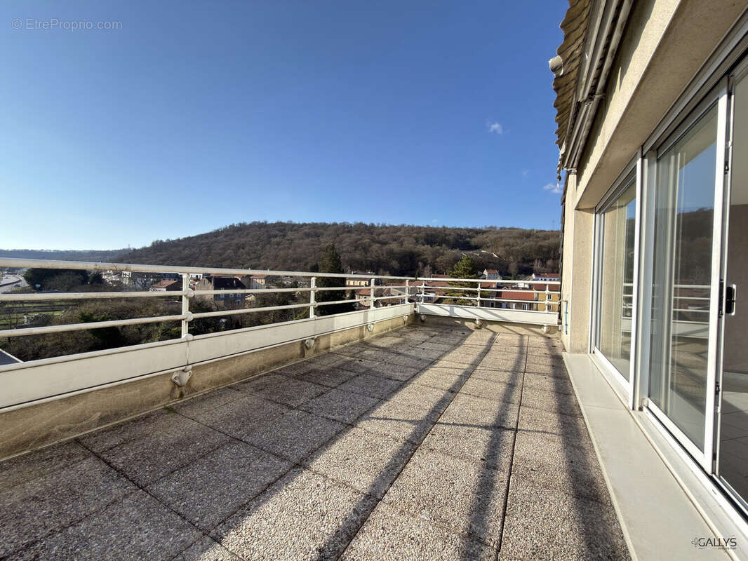 Appartement à CLOUANGE