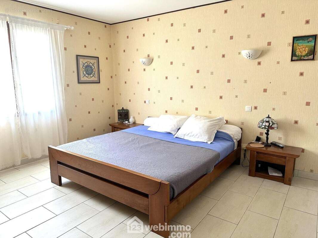 Maison 186 m² à Maze  - photo 8