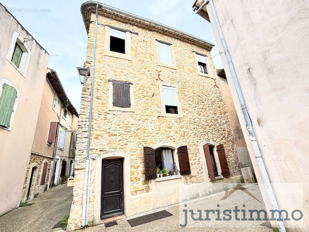 Spécial investisseur: maison de village à Mornas avec locataire  en place - photo 3