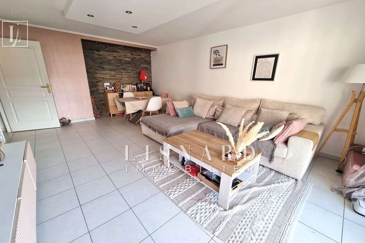 Appartement à VALLAURIS