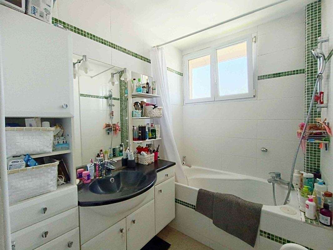 Appartement Istres 4 pièce(s) 90 m2 avec Balcon ET CAVE - photo 12