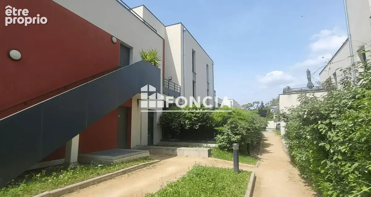 Appartement à PIERRE-BENITE