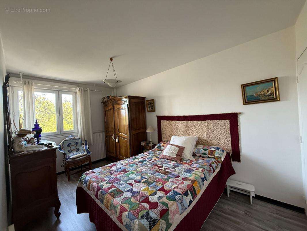 Très beau T2 avec ascenseur, balcon et vue sur le canal - photo 4