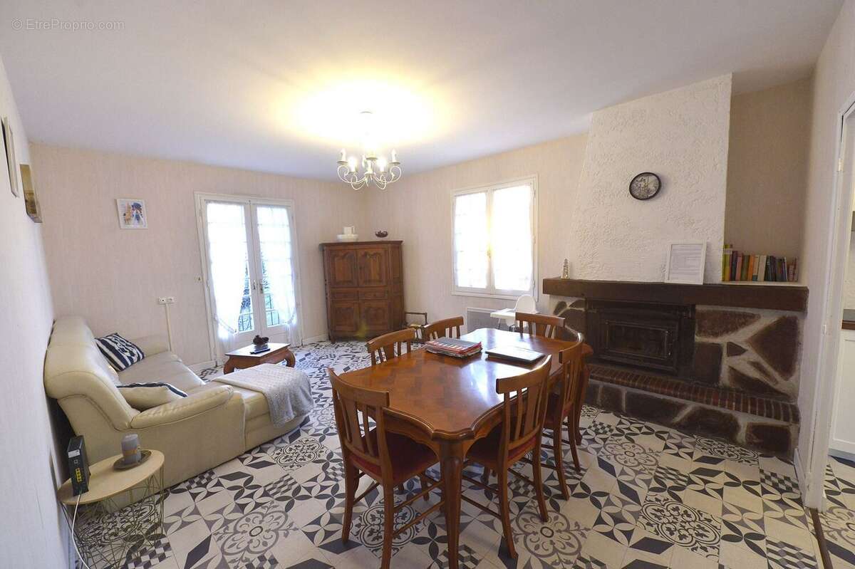 Maison à COZES