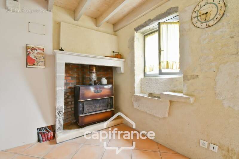 Maison charentaise à vendre 4 pièces LES EGLISES D'ARGENTEUIL (17)avec garage sur 1089m² de jardin arboré - photo 9
