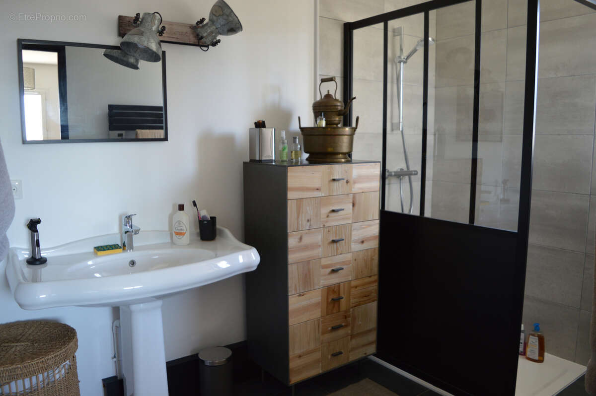 Maison contemporaine de 2020, en excéllent état, matériaux et finitions de grande qualité... - photo 12