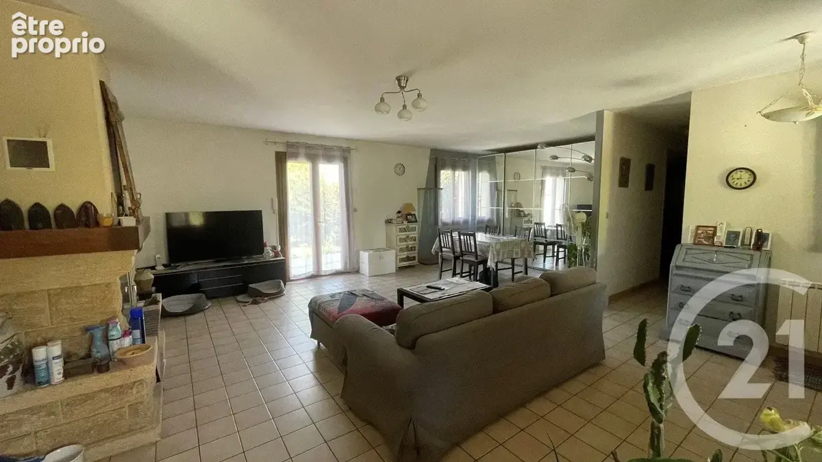 Maison 5 pièces 147 m² à vendre à Saint-Martin-De-Laye (33910) - photo 2