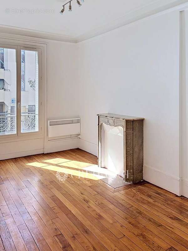 Appartement à PARIS-10E