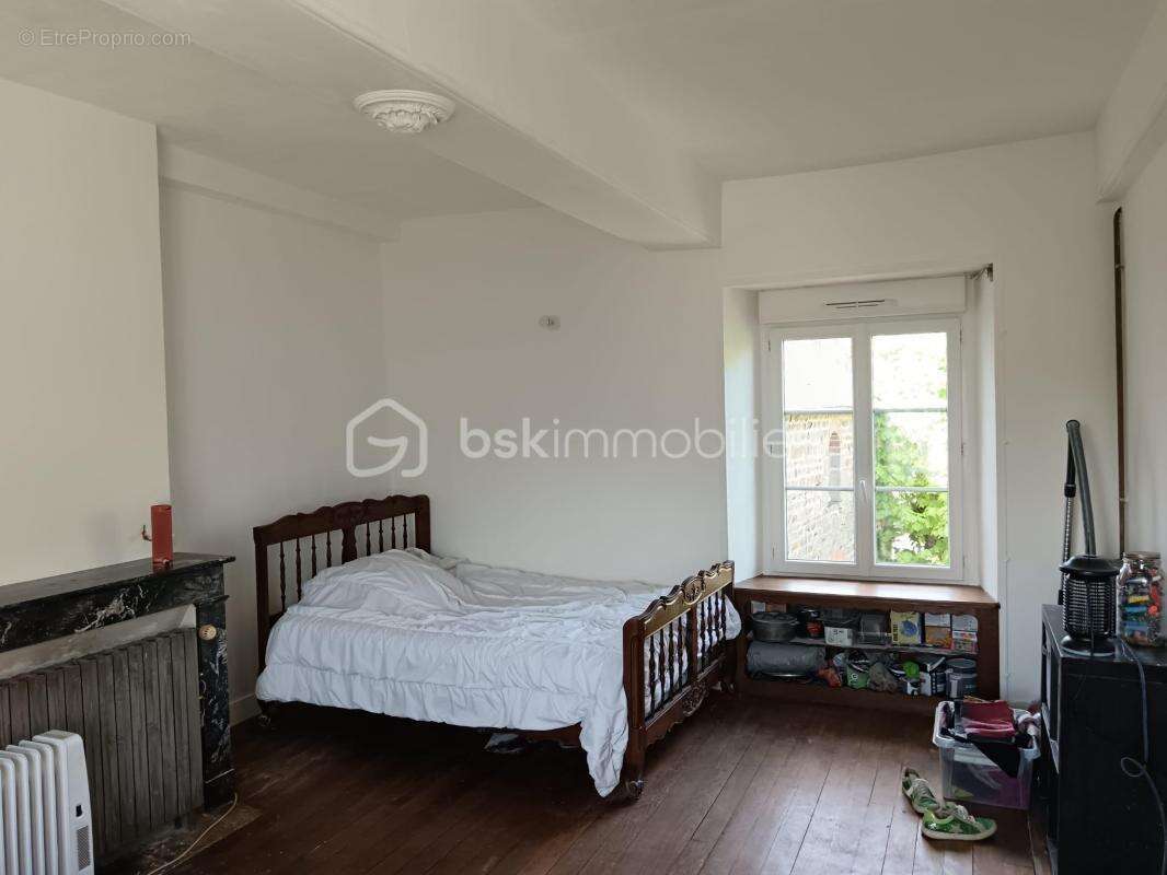 Maison à SAINT-BERTHEVIN-LA-TANNIERE