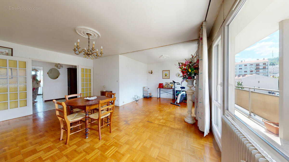 Appartement à SAINT-ETIENNE