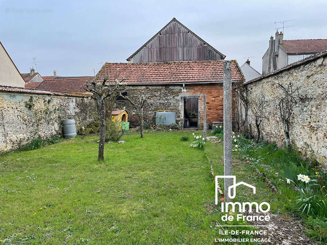 Maison à CHAMPEAUX