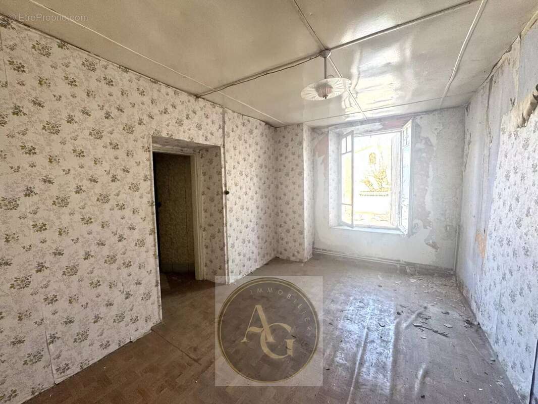 Appartement à MAS-SAINTES-PUELLES
