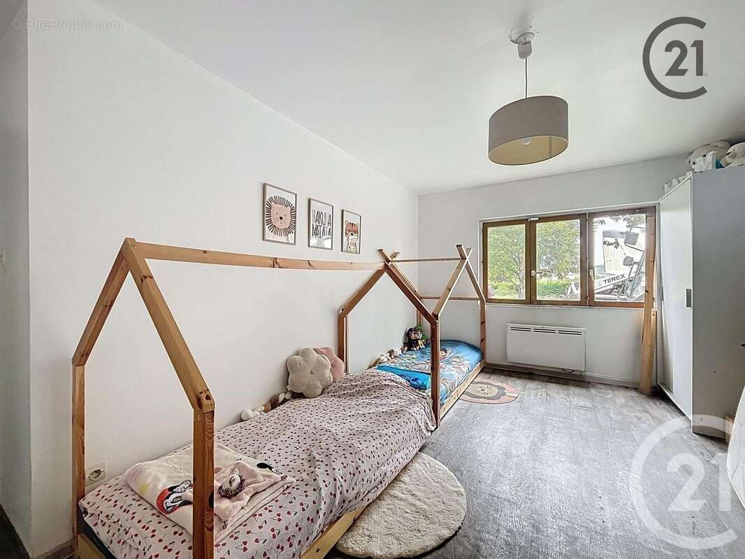 Maison à VILLENEUVE-SUR-YONNE