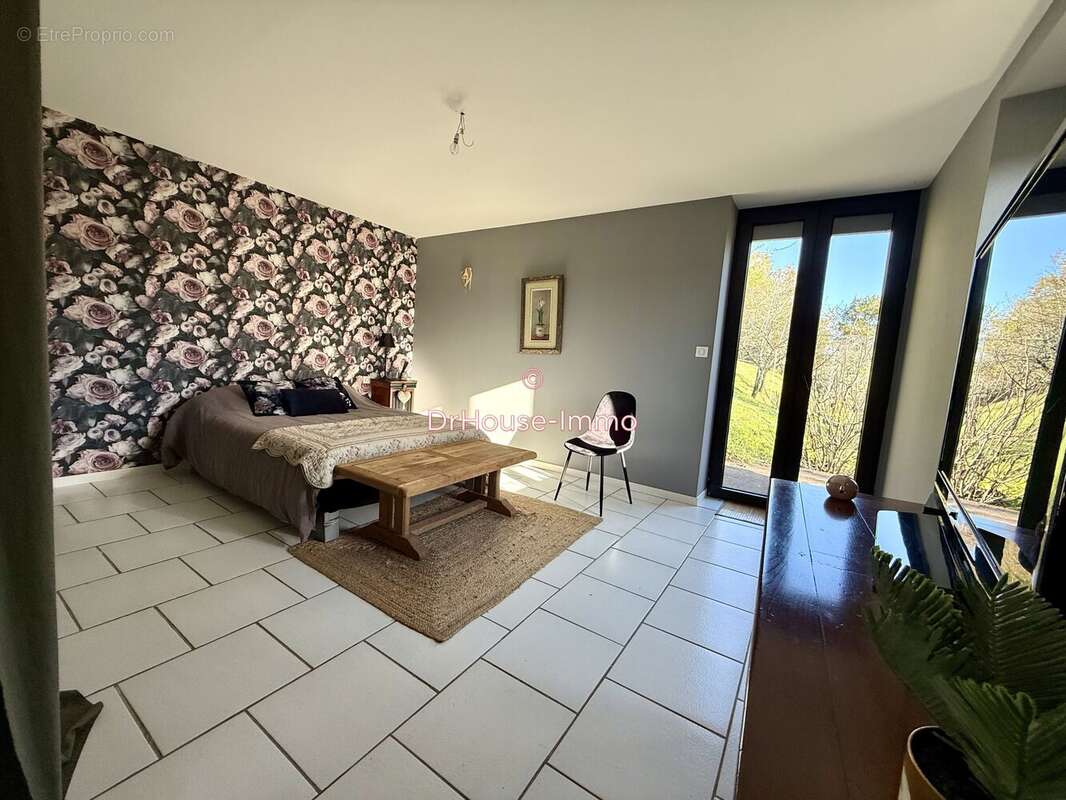 Maison à SAINT-CYPRIEN