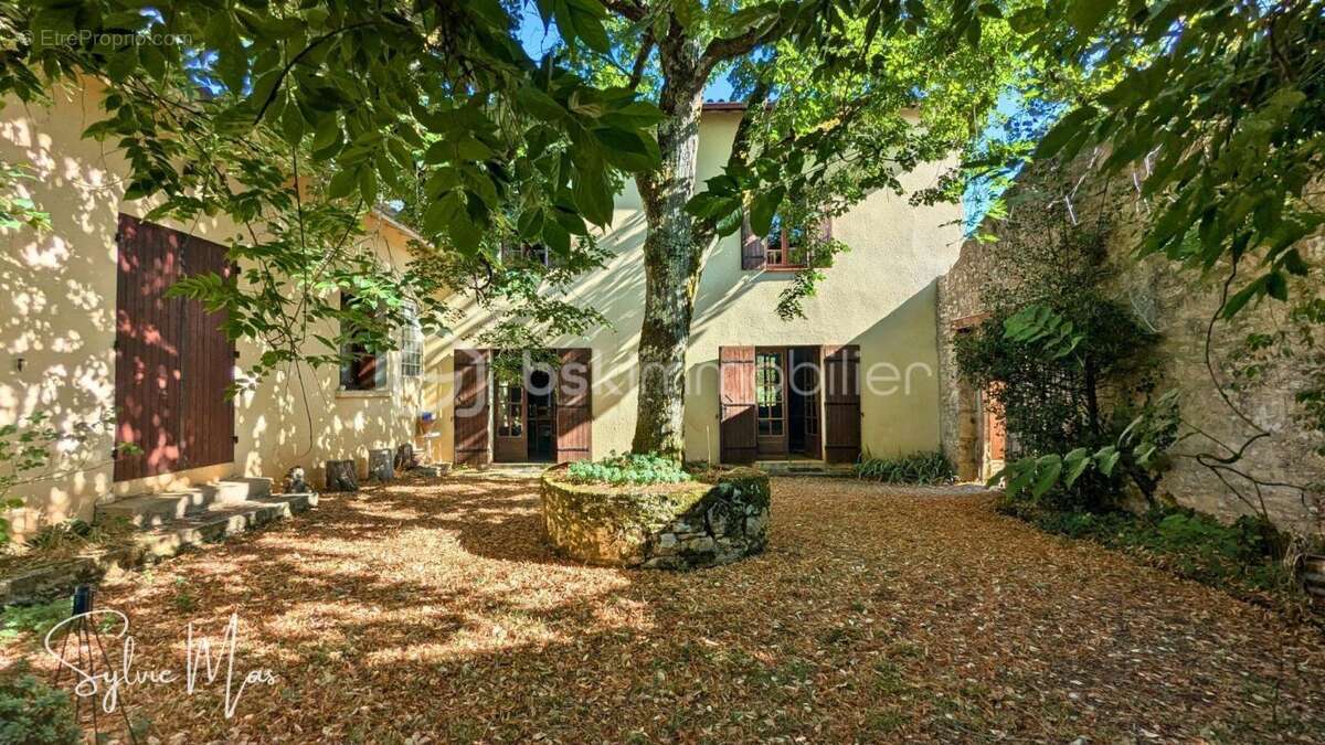 Propriété de caractère sur 6 hectares avec dépendances - photo 8