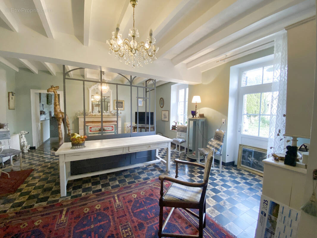 Maison à MAIZIERES-LA-GRANDE-PAROISSE