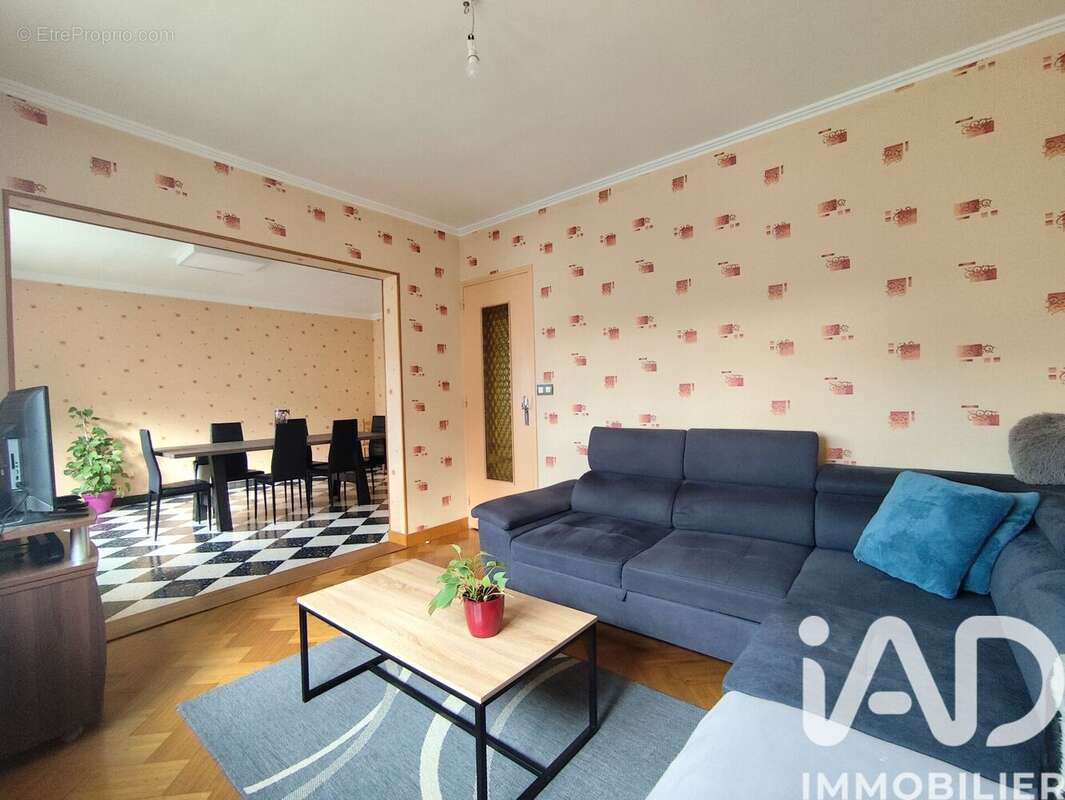 Photo 5 - Maison à LA CHAPELLE-SAINT-MESMIN