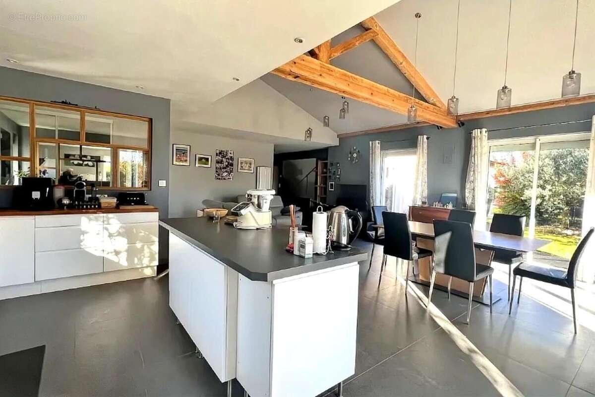 Photo 7 - Maison à LA TOUR-DE-SALVAGNY