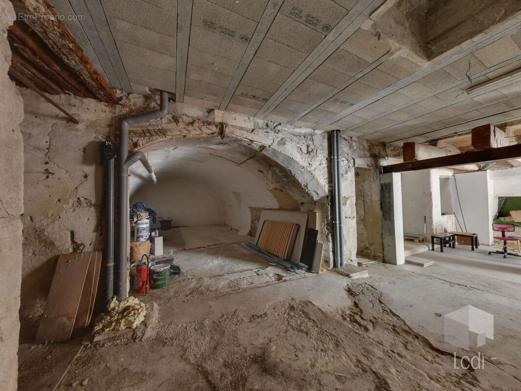 Local commercial brut de 136m2 en centre ville - photo 5