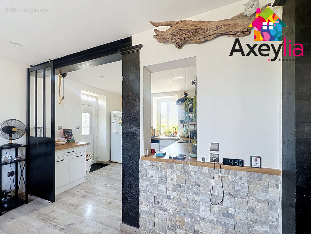 A vendre - le donjon - maison avec garage et piscine - photo 3