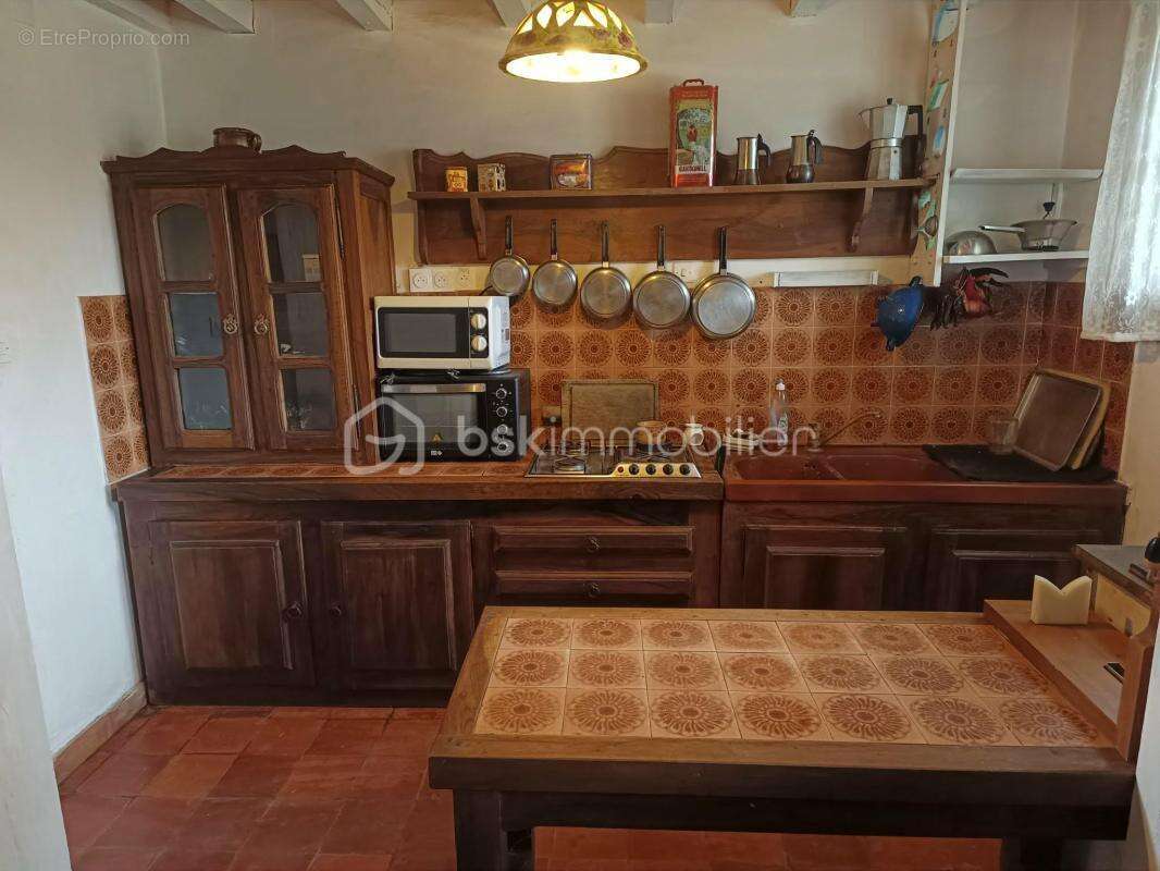 Ensemble Immobilier comprenant 2 maisons avec Piscine + Annexes sis sur 1 Terrain de 2.5 Hectares - photo 12