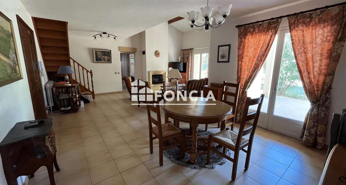 Saint-Quentin-La-Poterie - Villa provençale 150 m² avec piscine sur terrain constructible de 2700 m² - photo 7