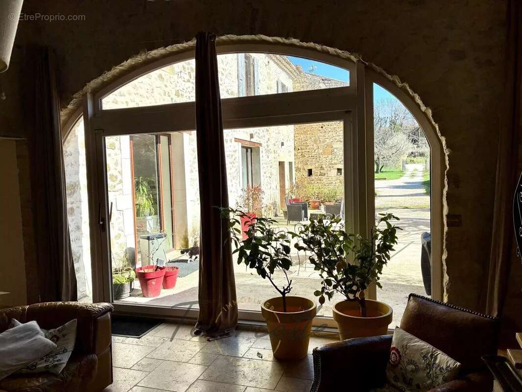 Maison à BONLIEU-SUR-ROUBION