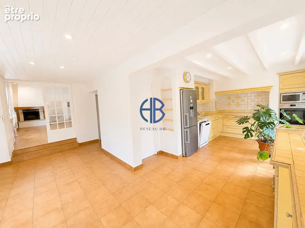 Maison Faverges De La Tour 7 pièce(s) 318 m2 - photo 5