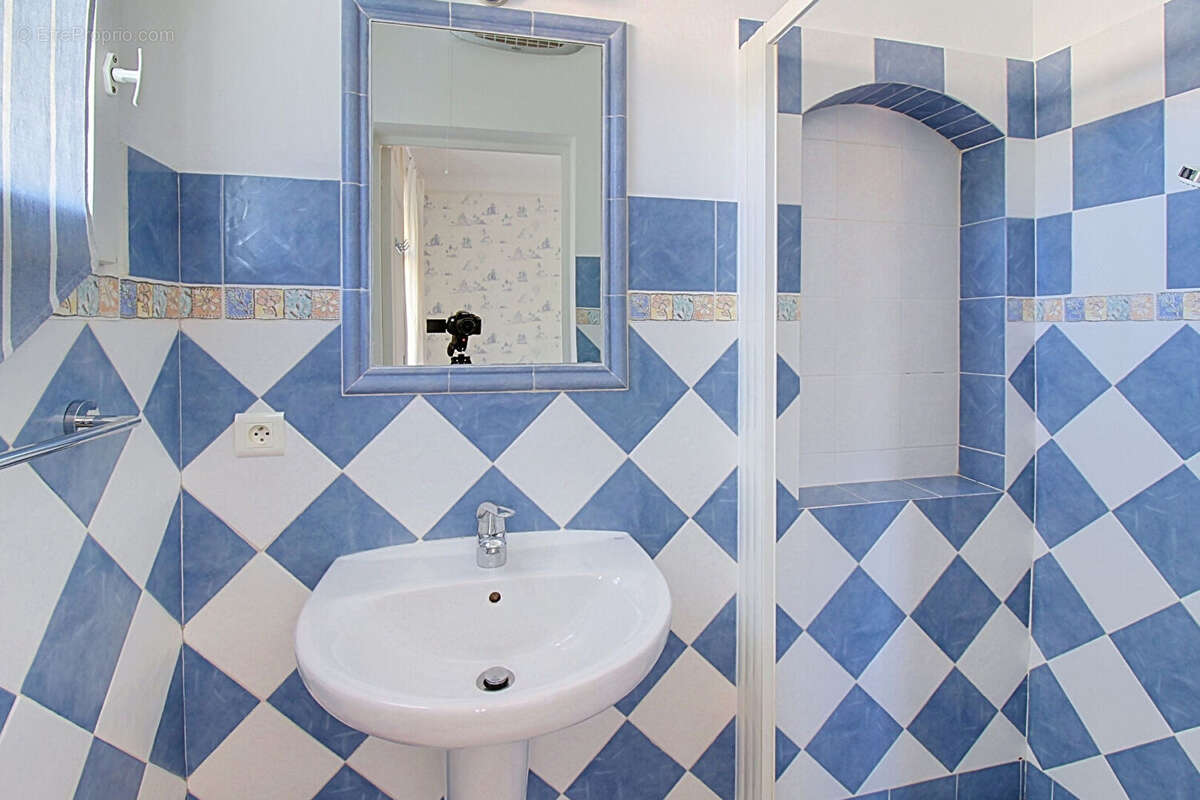 A VENDRE en EXCLUSIVITE à DRAGUIGNAN ! Propriété de caractère avec piscine, en plein coeur de ville - Possibilité 2 logements ou - photo 13