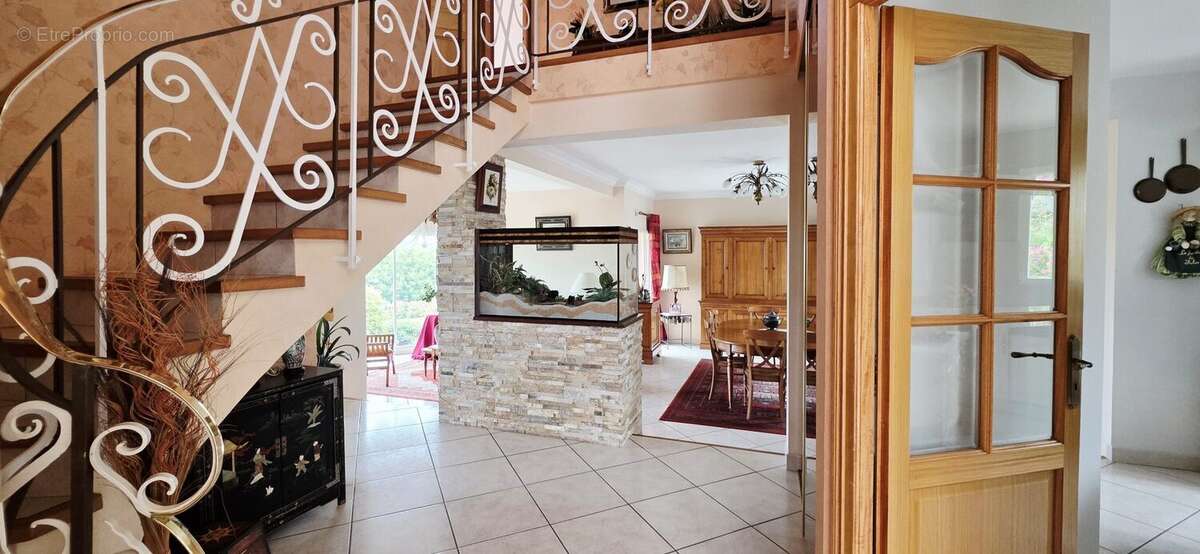Maison 234 m² à Saint-Quay-Perros  - photo 3