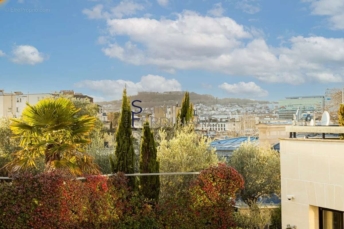 Appartement à NEUILLY-SUR-SEINE