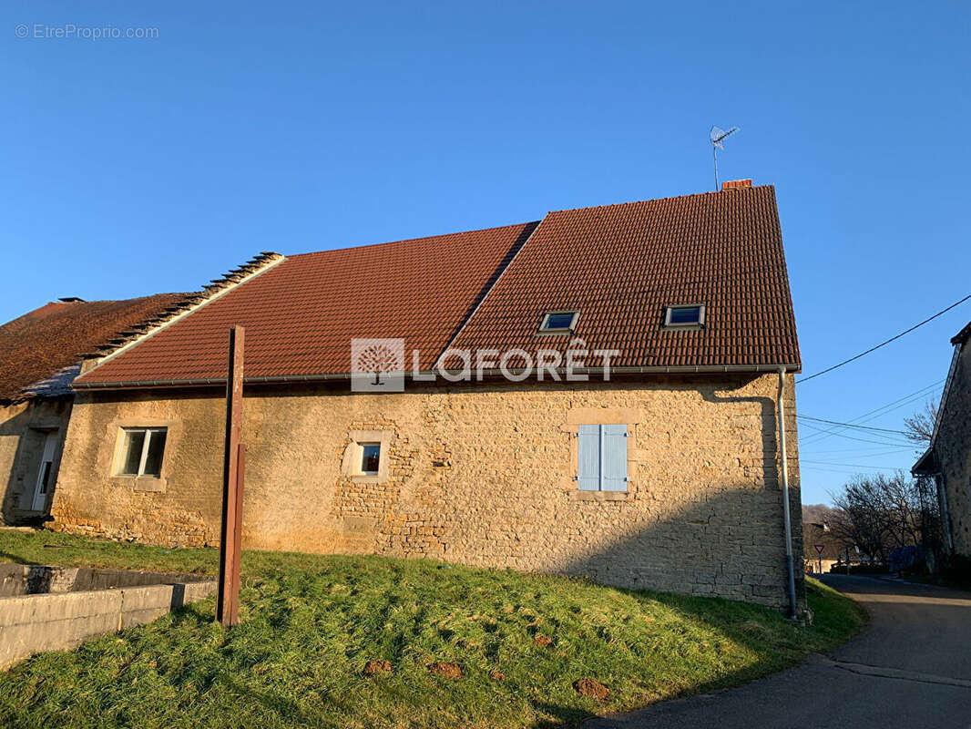 Maison à LONS-LE-SAUNIER