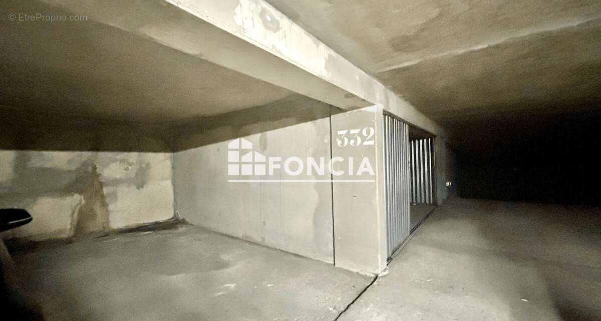 Parking à PARIS-20E