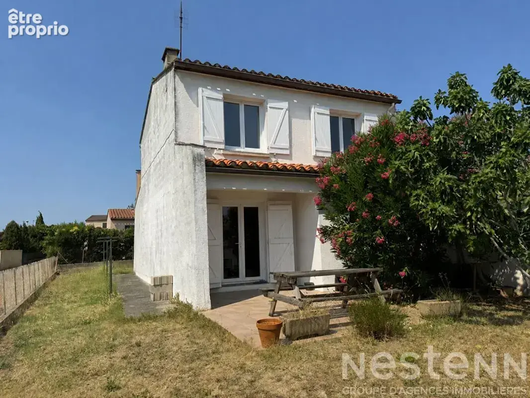 CARCASSONNE Maison trois faces entièrement rénovée avec garage terrasse et trois chambres proche commodités - photo 3