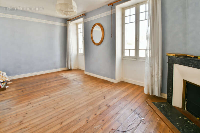 Maison à BRIZAMBOURG