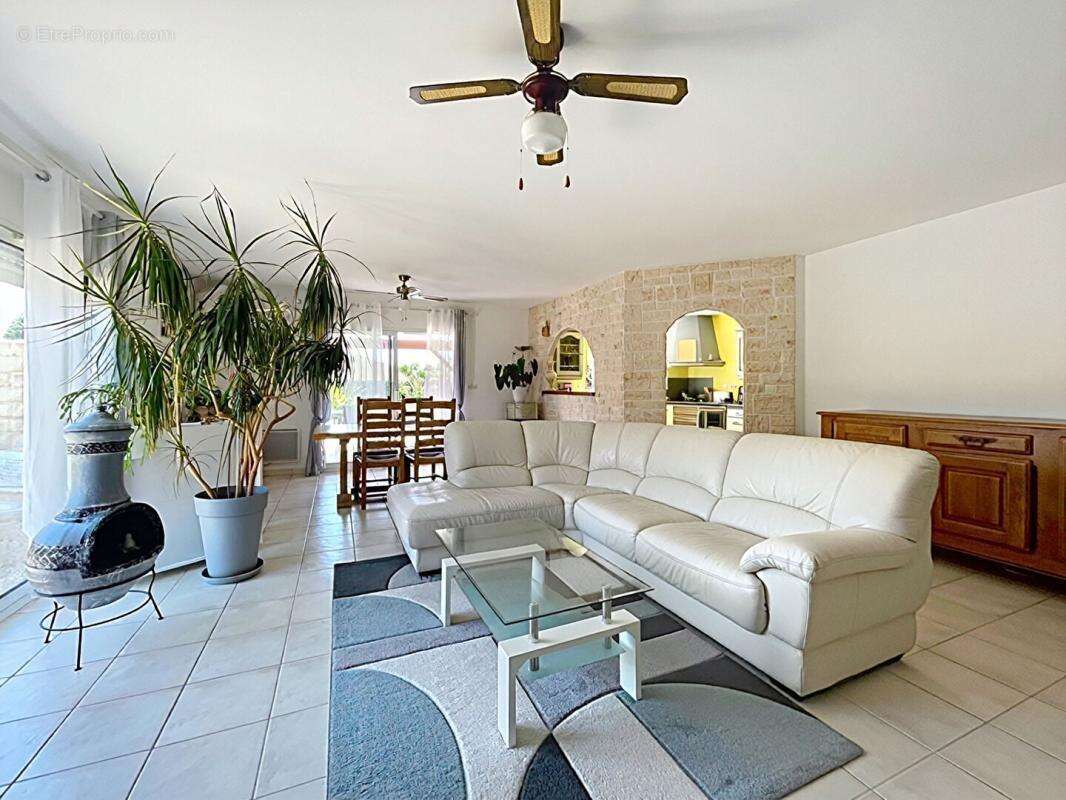 Maison Familiale de plain-pied avec piscine Soubise 118 m2 - photo 8