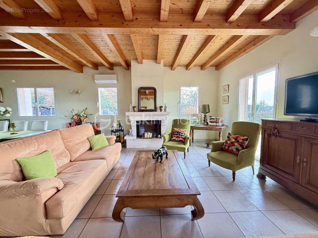 Villa de caractère 152 m² -  3 chambres + 4ème chambre possible -  vue panoramique chartreuse et vercors - garage 79 m² — terrai - photo 4