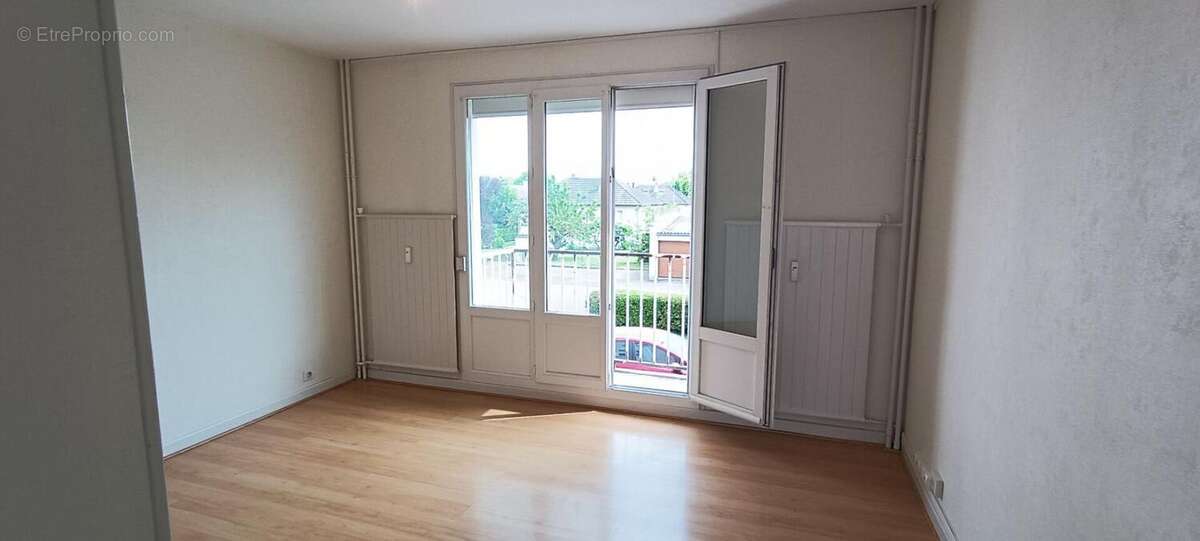 Appartement à VARENNES-VAUZELLES