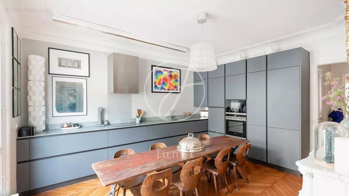 Appartement à PARIS-10E