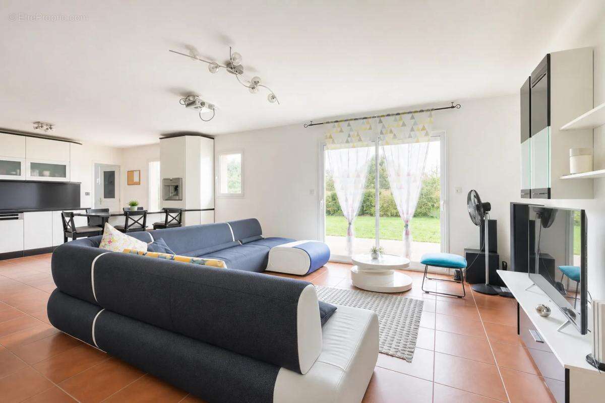 Maison familiale moderne de 200 m² avec jardin spacieux - photo 13