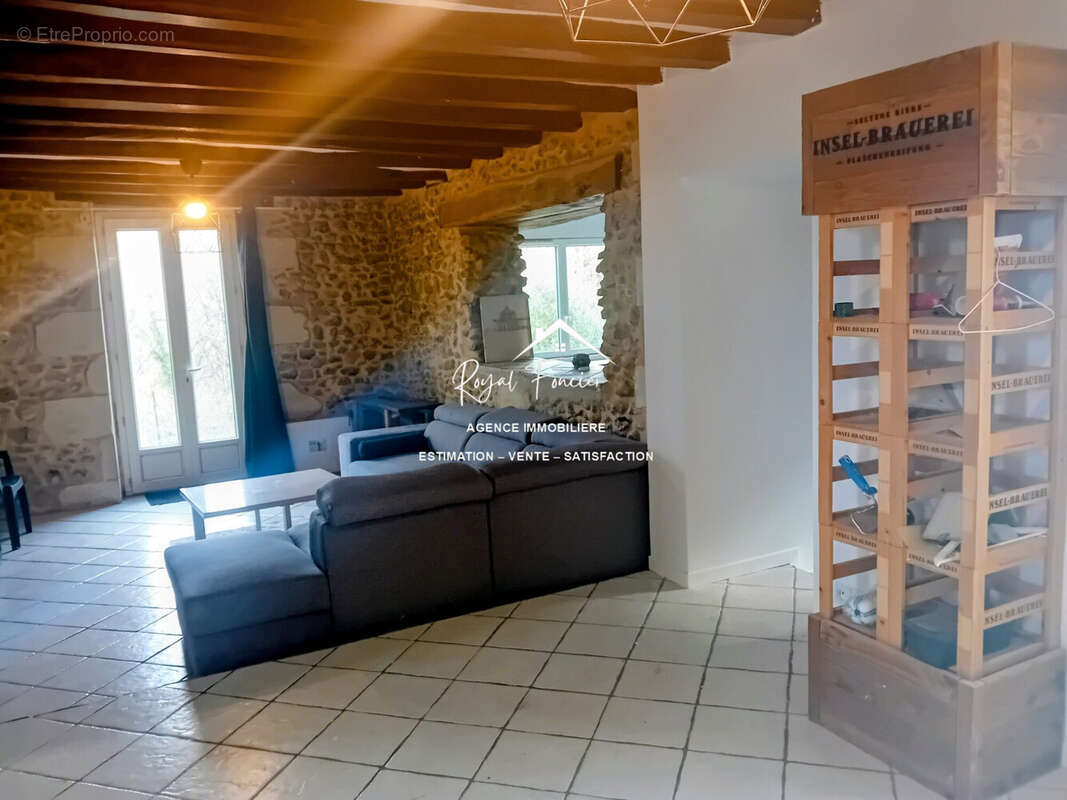 Porte fenêtre pour accéder à la terrasse (à créer) - Maison à BOSSAY-SUR-CLAISE