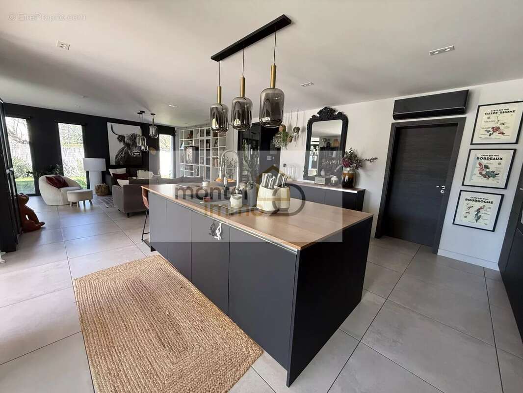 Maison à MONTELIMAR